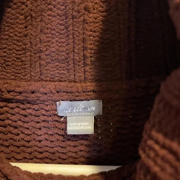 Aerie Cozy Brown Turtleneck Sweater size Medium - Picture 2 of 3
